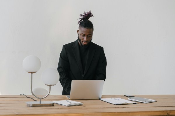 Travailler seul : découvrez les métiers adaptés à votre style